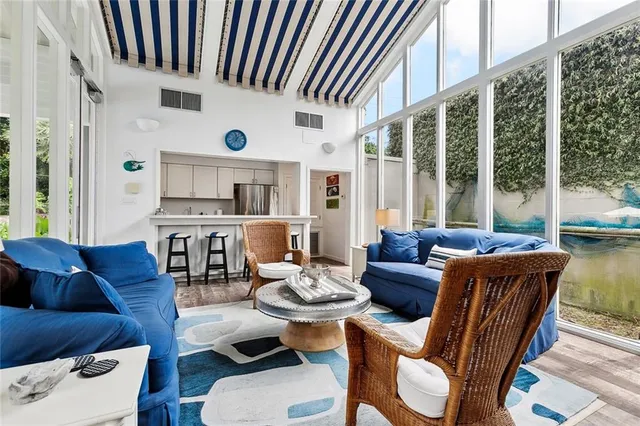 $2,200,000 | 105 Mulberry Drive, Metairie, LA 70005