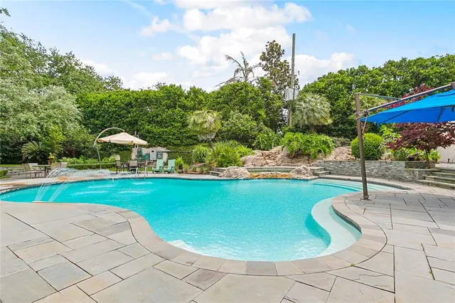 $2,200,000 | 105 Mulberry Drive, Metairie, LA 70005