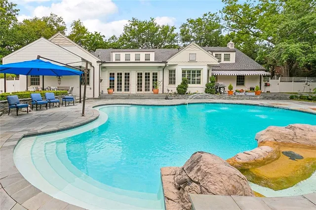 $2,200,000 | 105 Mulberry Drive, Metairie, LA 70005