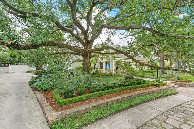 $2,200,000 | 105 Mulberry Drive, Metairie, LA 70005