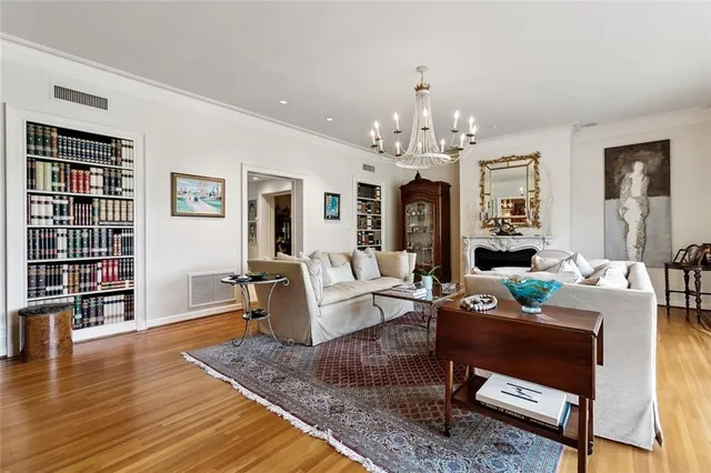 $2,200,000 | 105 Mulberry Drive, Metairie, LA 70005