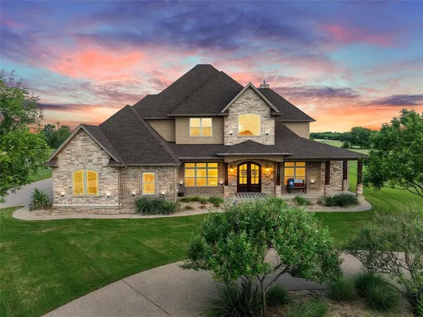$999,000 | 161 Rancho Lorena Drive, Lorena, TX 76655