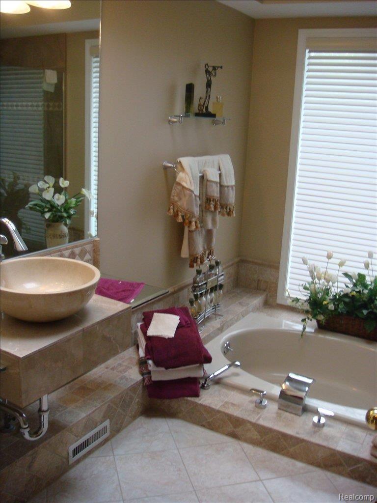 4335 Echo Road Bloomfield Hills, MI 48302 - Photo 15 of 22 Master Bath