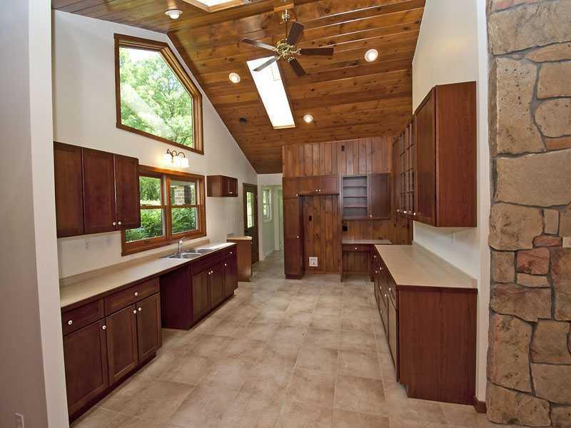 168 Cornetti Road Cabot, PA 16023 - Photo 5 of 18 Kitchen.