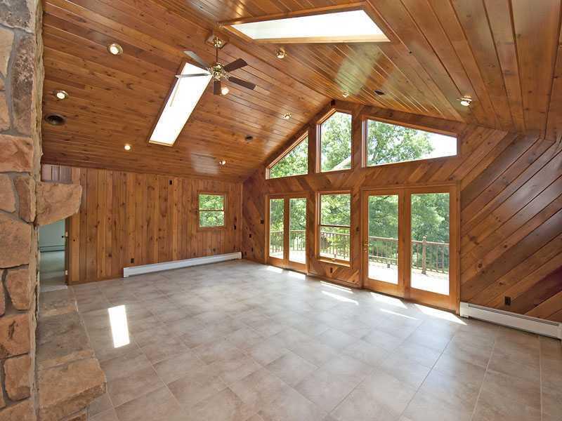 168 Cornetti Road Cabot, PA 16023 - Photo 6 of 18 Great Room.