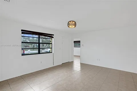 $515,000 | 1300 Northeast 215th Street, Miami, FL 33179