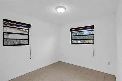 $515,000 | 1300 Northeast 215th Street, Miami, FL 33179