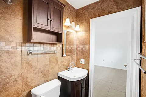 $515,000 | 1300 Northeast 215th Street, Miami, FL 33179