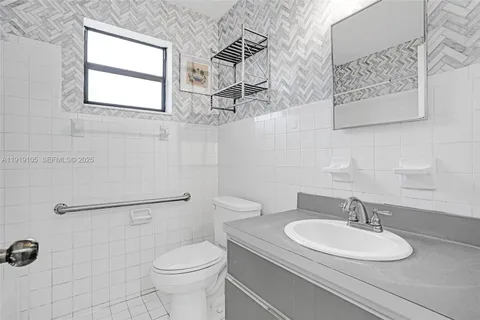 $515,000 | 1300 Northeast 215th Street, Miami, FL 33179