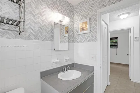 $515,000 | 1300 Northeast 215th Street, Miami, FL 33179