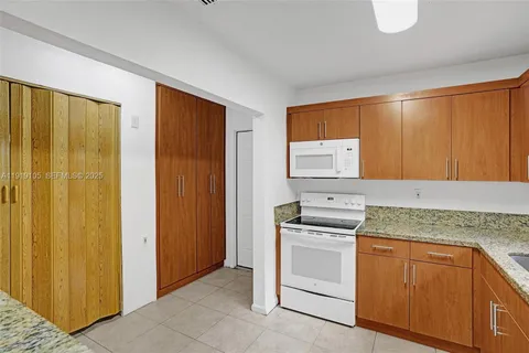 $515,000 | 1300 Northeast 215th Street, Miami, FL 33179