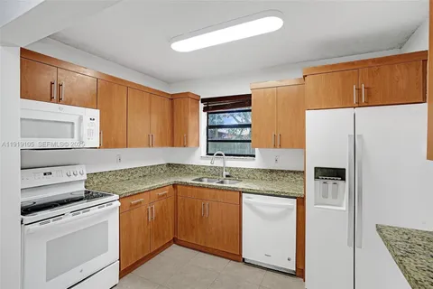 $515,000 | 1300 Northeast 215th Street, Miami, FL 33179