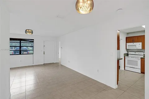 $515,000 | 1300 Northeast 215th Street, Miami, FL 33179