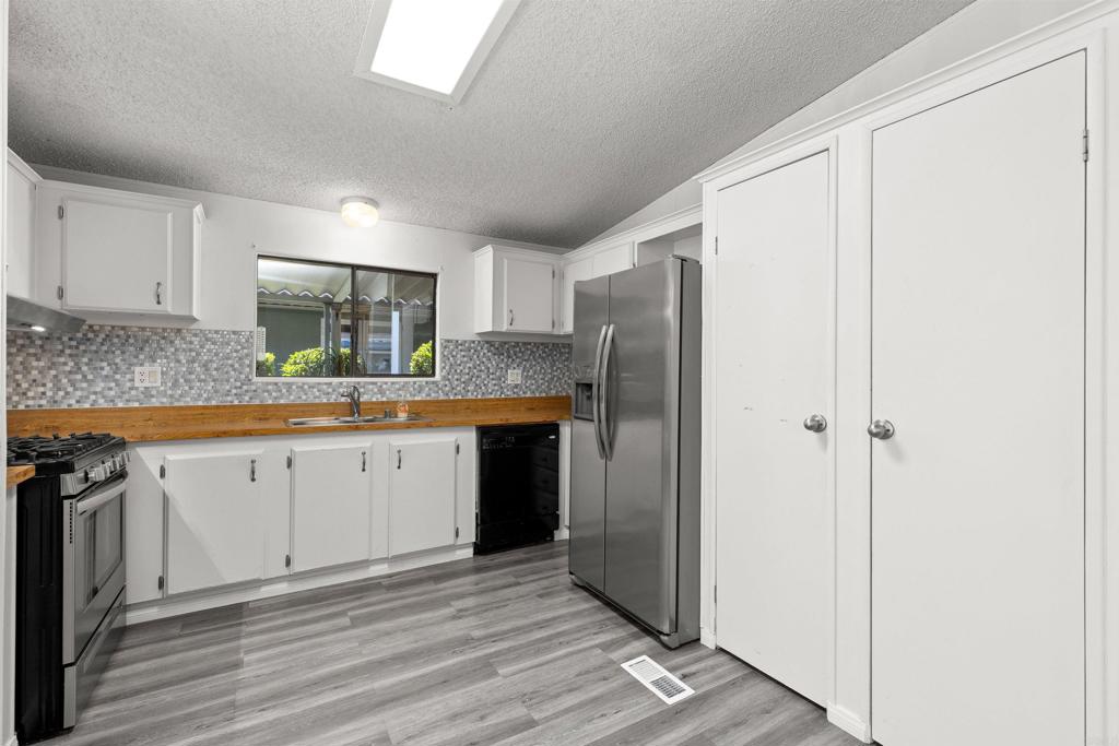 909 Richland Road, Unit 4 San Marcos, CA 92069 - Photo 14 of 37