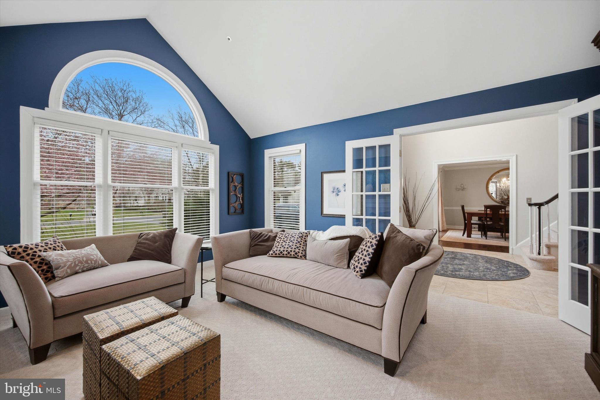 352 Sentry Lane Wayne, PA 19087 - Photo 6 of 36 Large floor to ceiling windows!
