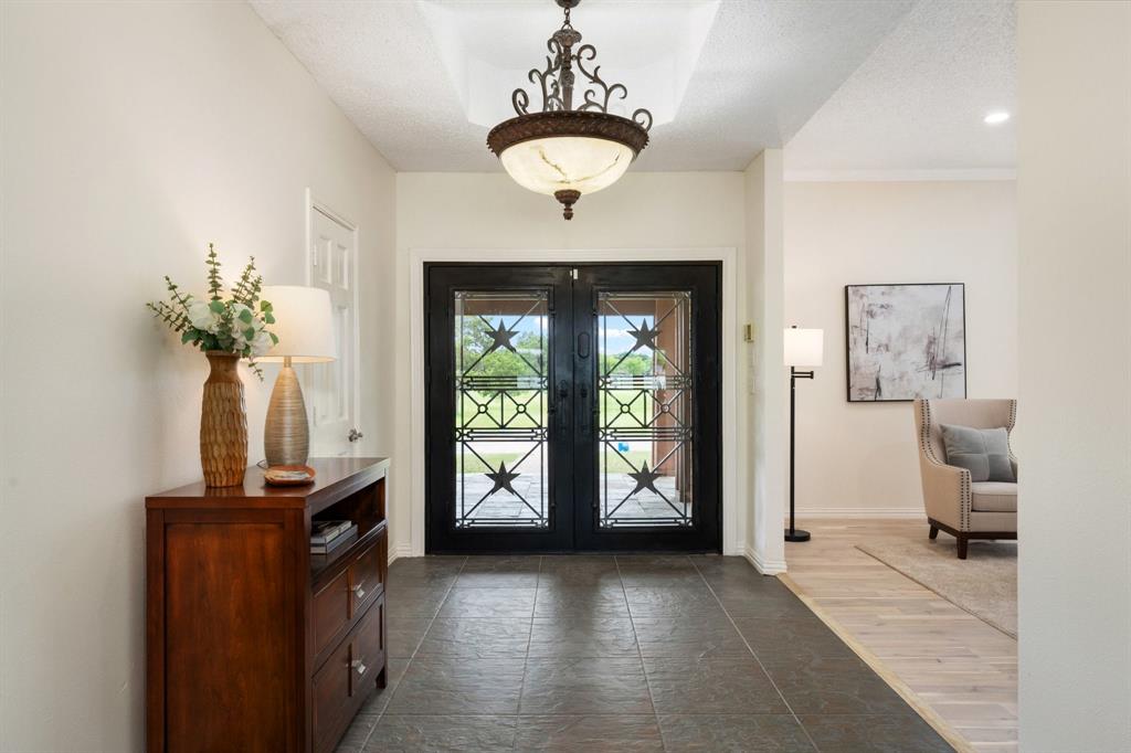 915 West Pleasant Run Road DeSoto, TX 75115 - Photo 4 of 40