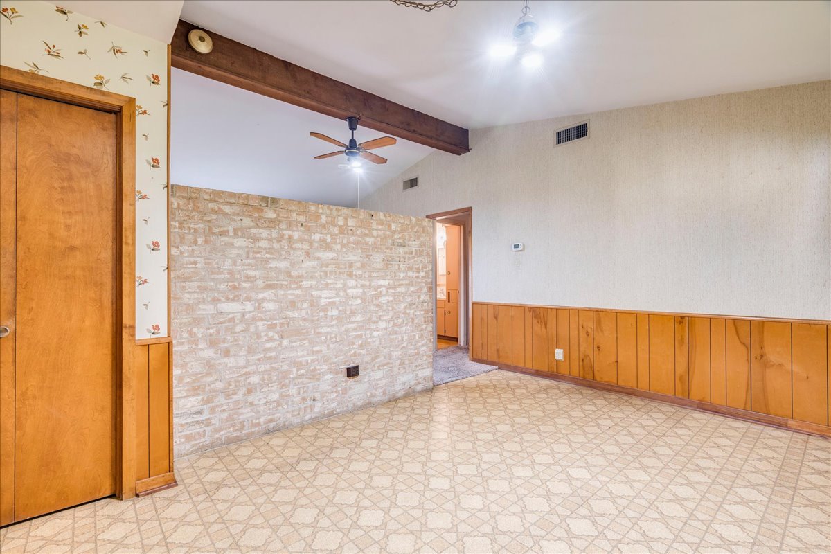 6626 Isabelle Drive Austin, TX 78752 - Photo 11 of 27 Dining area