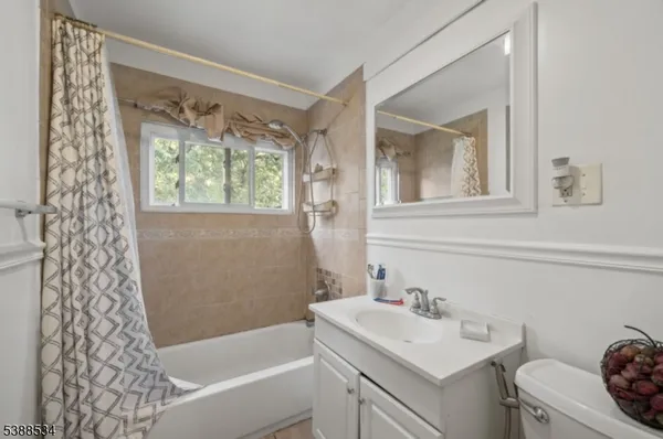 $599,999 | 136 Haroldson Place, Pompton Lakes, NJ 07442