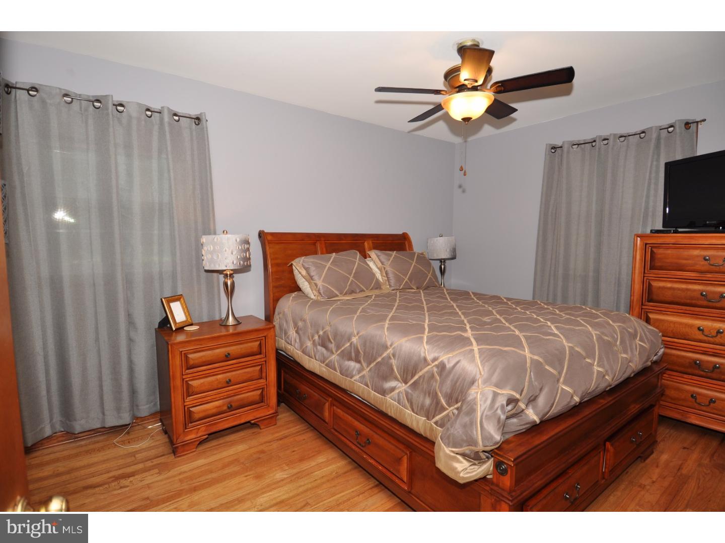 28426 School House Road Columbus, NJ 08022 - Photo 17 of 24 Bedroom - Main