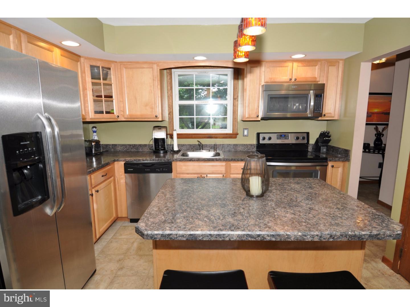 28426 School House Road Columbus, NJ 08022 - Photo 3 of 24 Kitchen