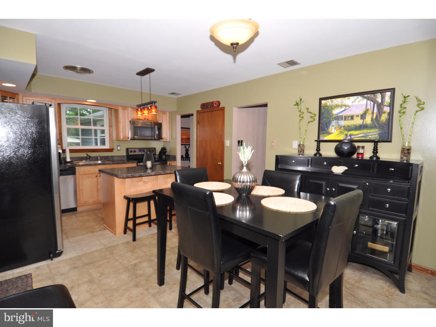 28426 School House Road Columbus, NJ 08022 - Photo 5 of 24 Dining Room