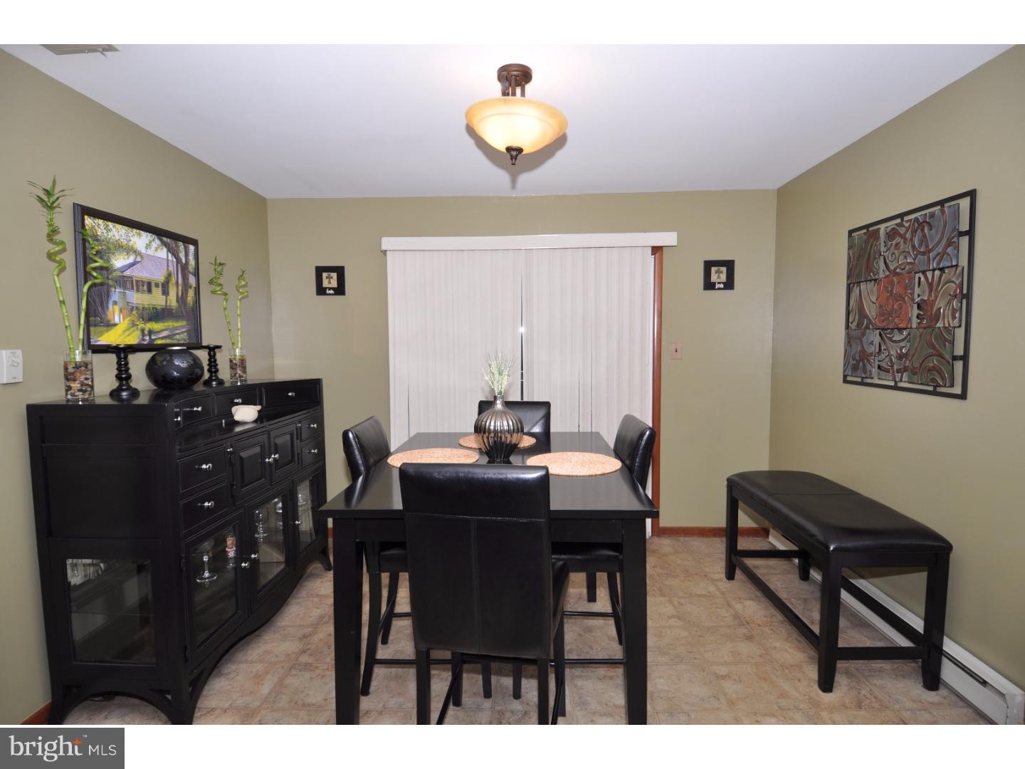 28426 School House Road Columbus, NJ 08022 - Photo 8 of 24 Dining Room