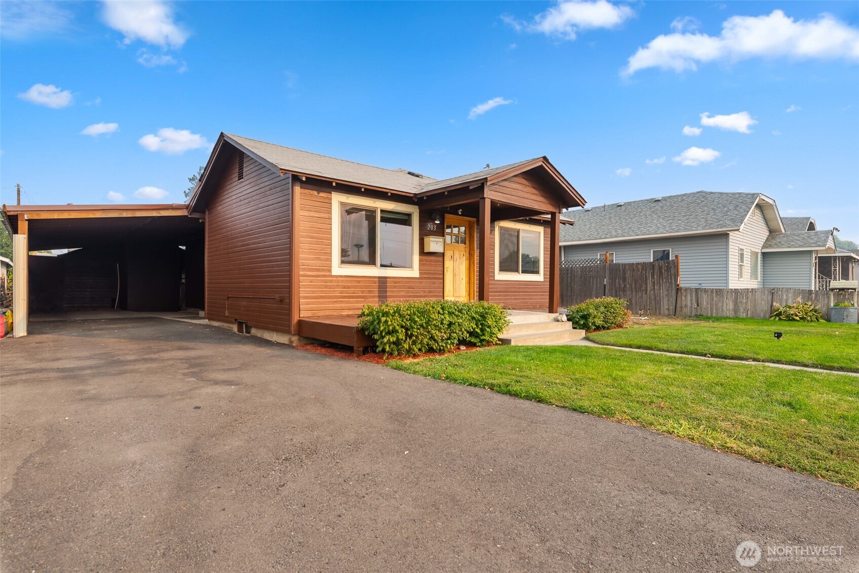 203 Fuller Street Wenatchee, WA 98801 - Photo 27 of 29 a front view of a house with a garden and yard
