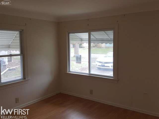 4309 Pengelly Road Flint, MI 48507 - Photo 7 of 12 21175531-6.JPG