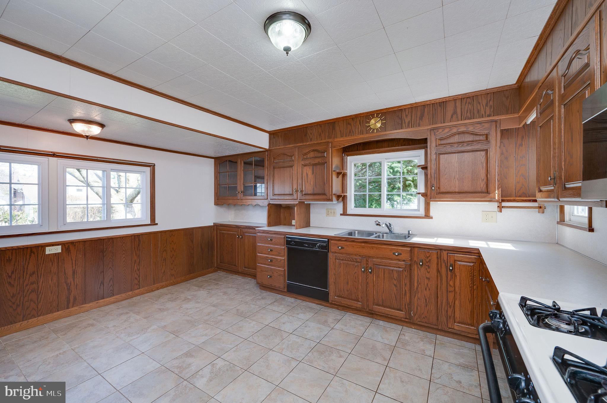 111 Beverly Avenue Reading, PA 19607 - Photo 5 of 36 Kitchen