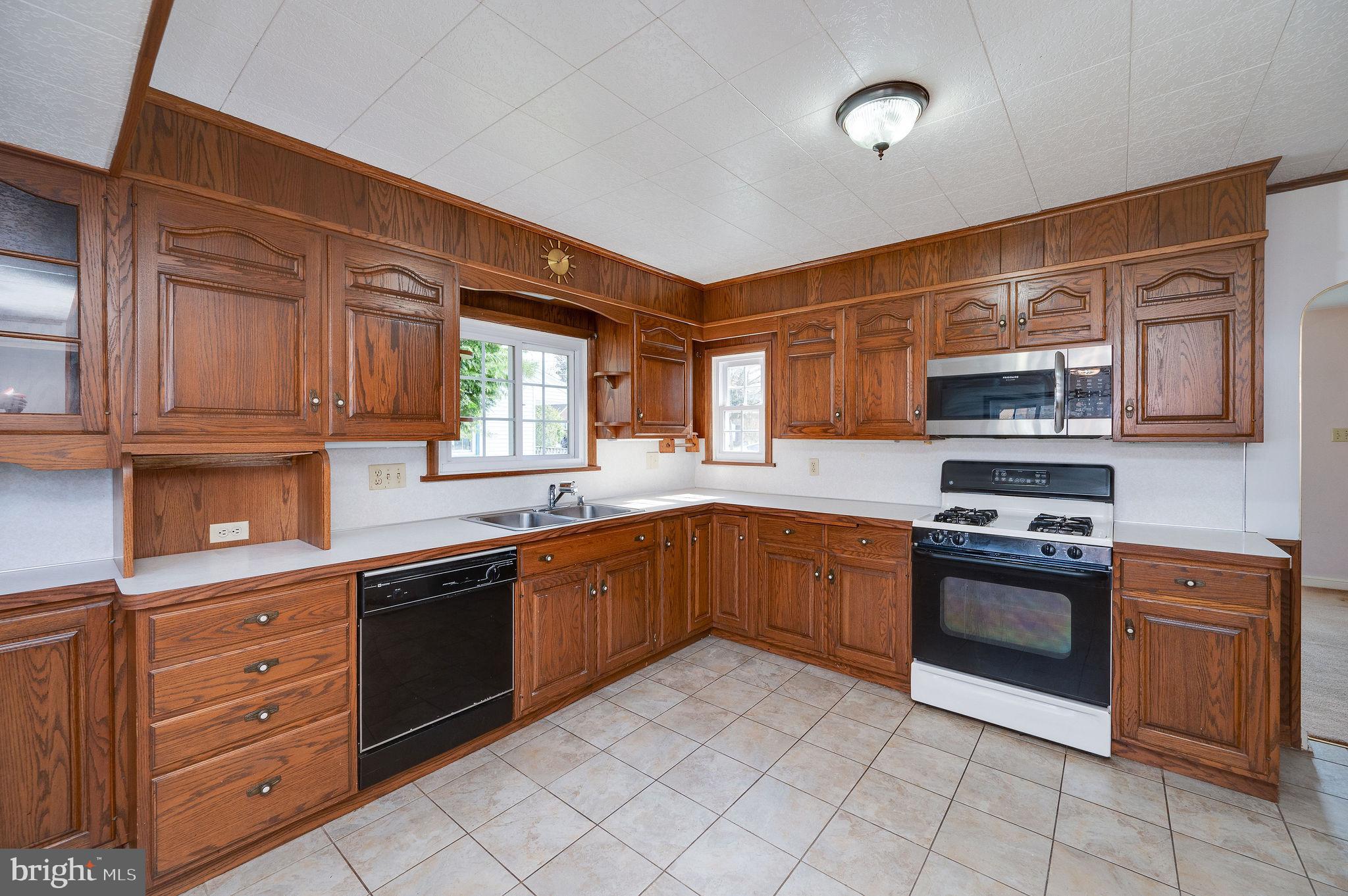 111 Beverly Avenue Reading, PA 19607 - Photo 9 of 36 Kitchen