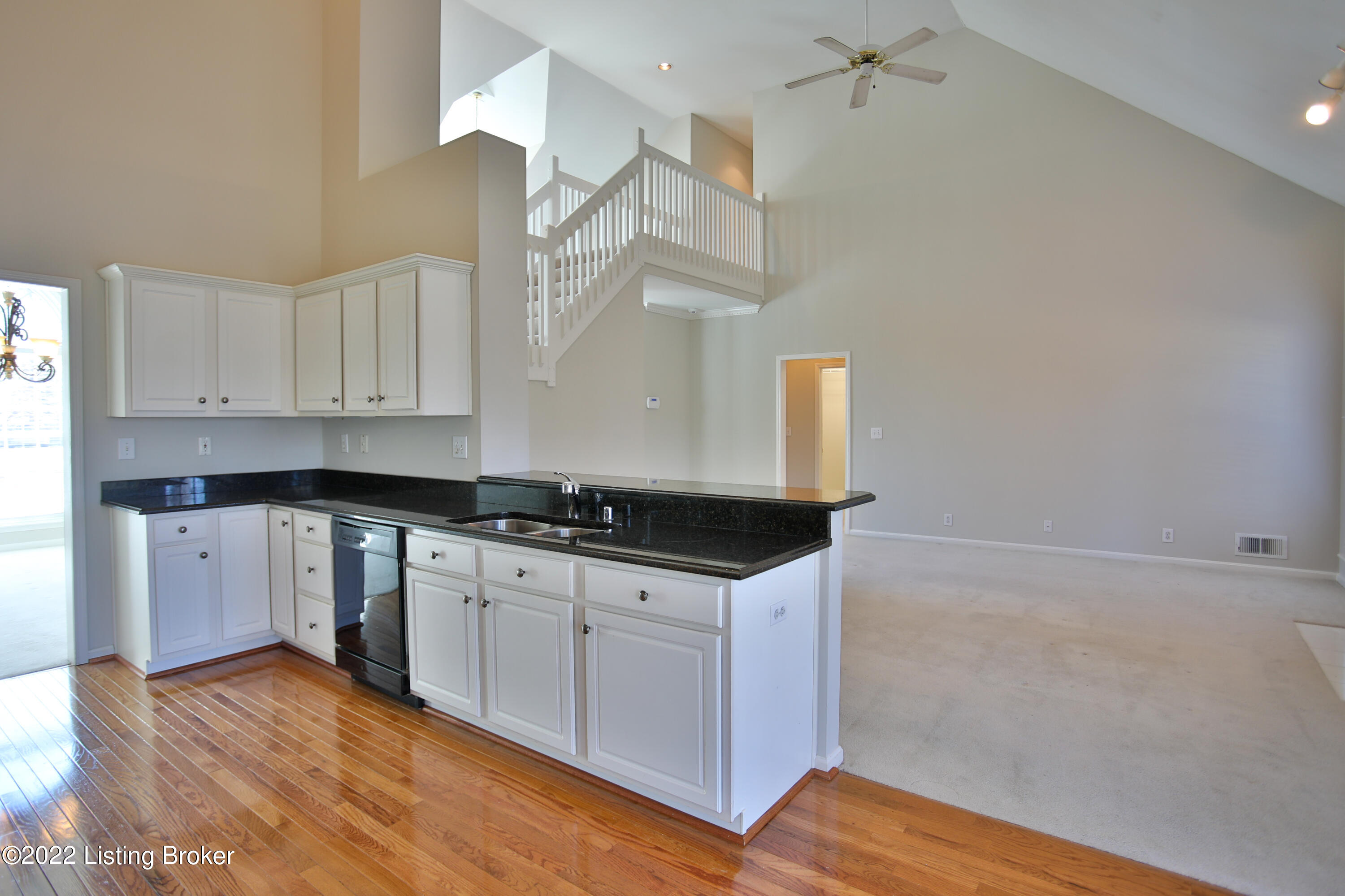 10417 Edgewater Road Louisville, KY 40223 - Photo 12 of 38 edgekitchenfamily