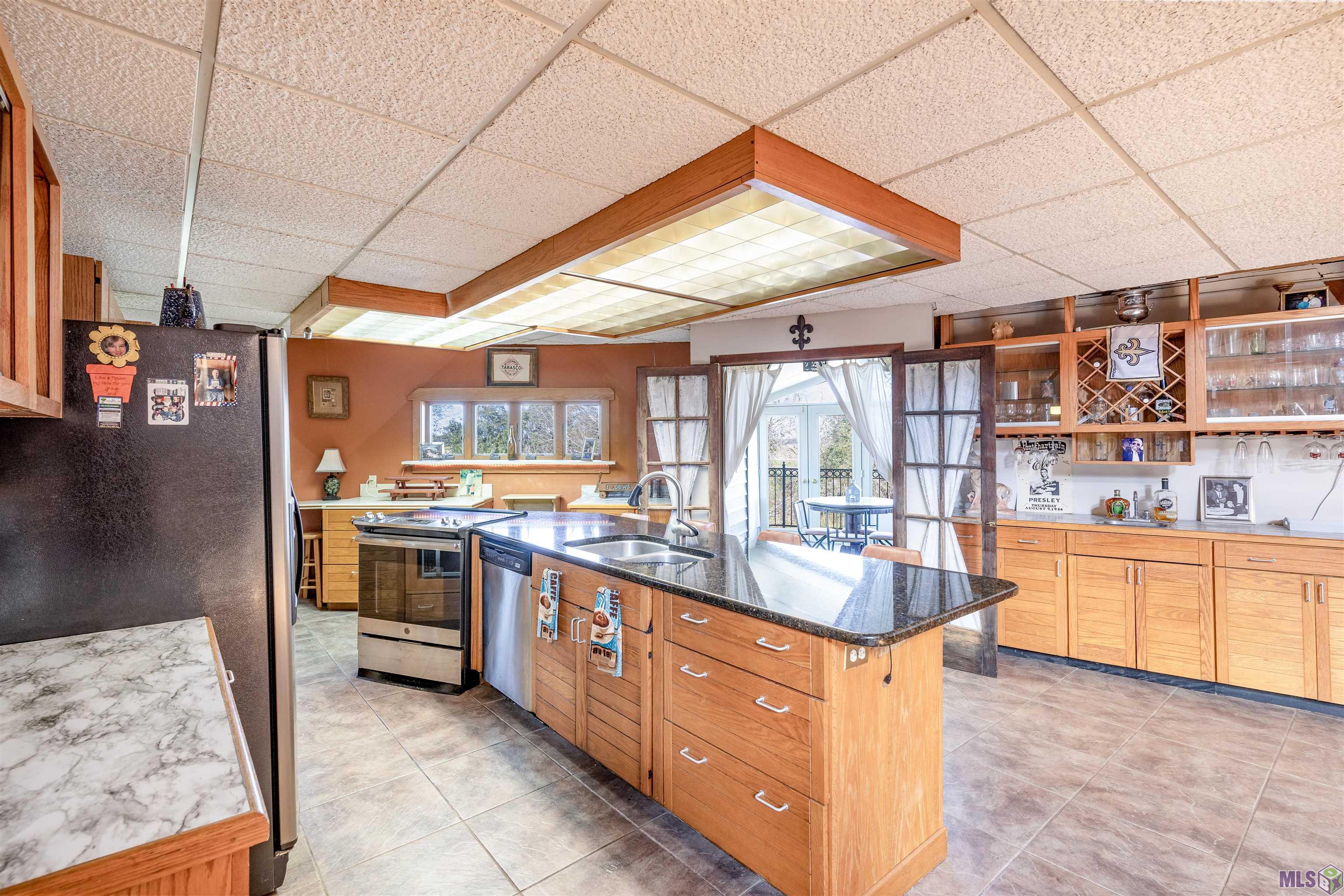 2400 Highway 1 Raceland, LA 70394 - Photo 8 of 35 Kitchen Island