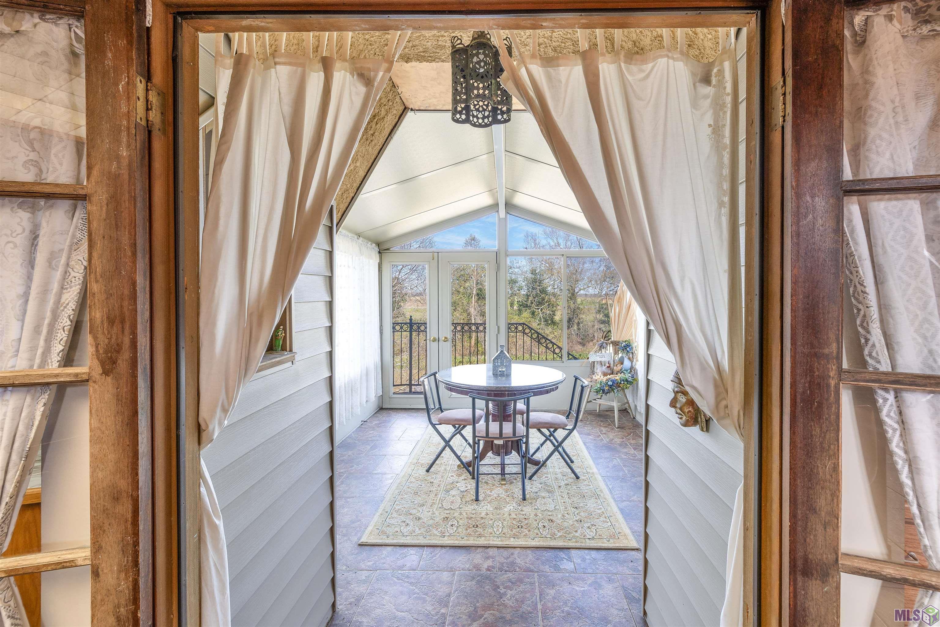 2400 Highway 1 Raceland, LA 70394 - Photo 10 of 35 Sun Room