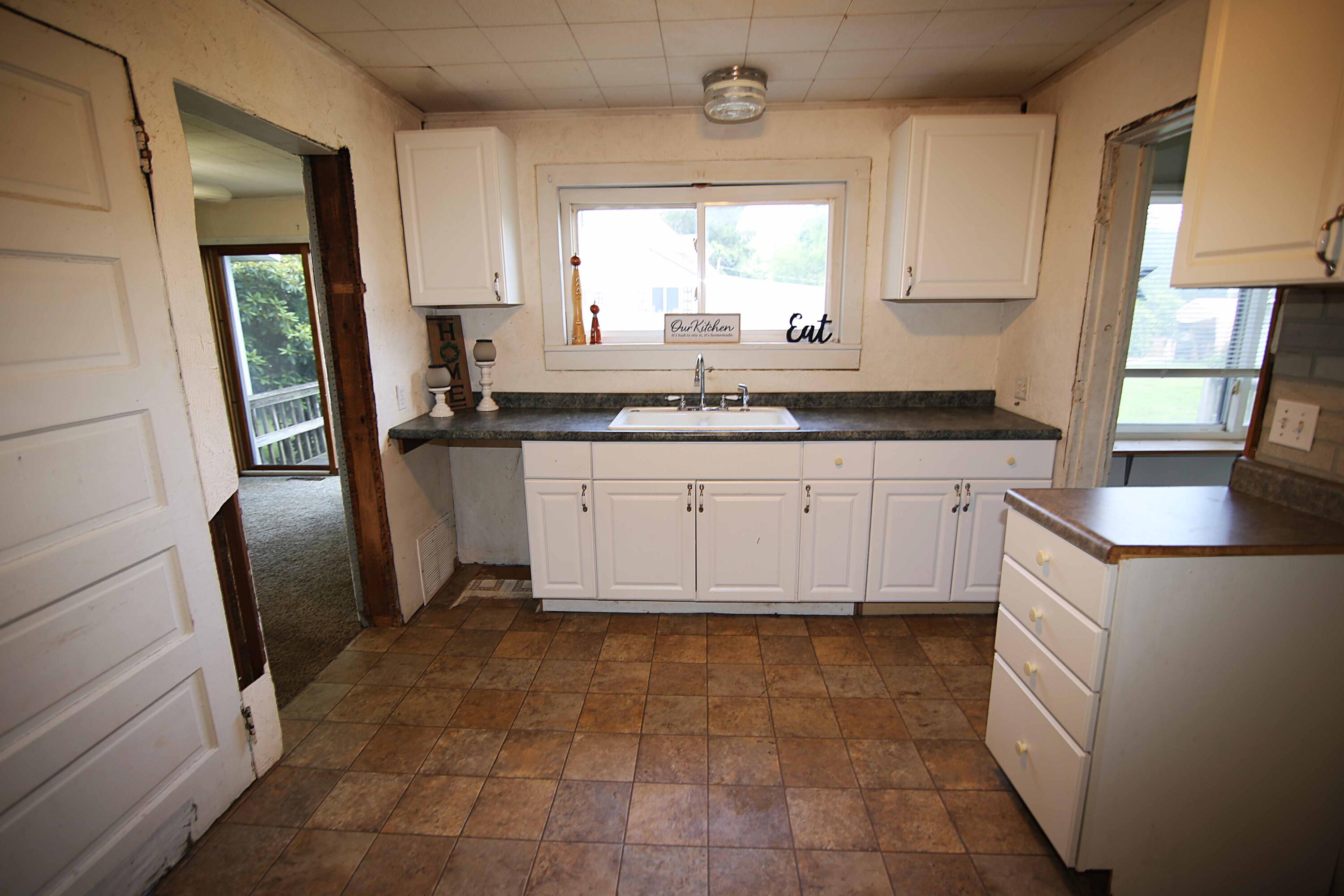 406 Spring Street Three Rivers, MI 49093 - Photo 6 of 33 IMG_7296 copy