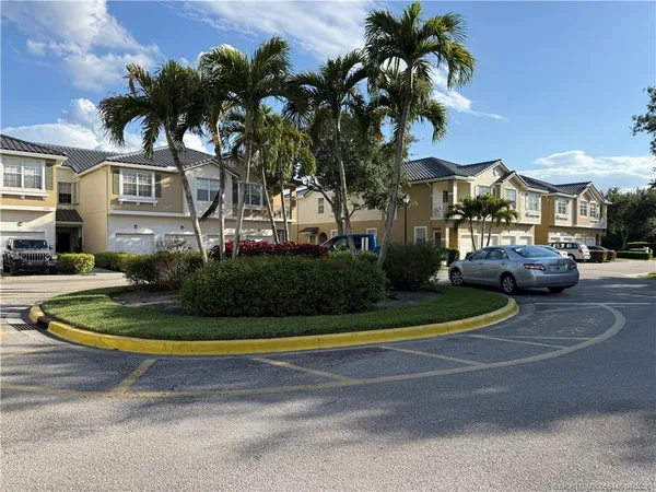 $339,900 | 1560 Southeast Hampshire Way, Unit 204, Stuart, FL 34994