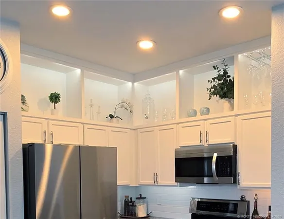 $339,900 | 1560 Southeast Hampshire Way, Unit 204, Stuart, FL 34994