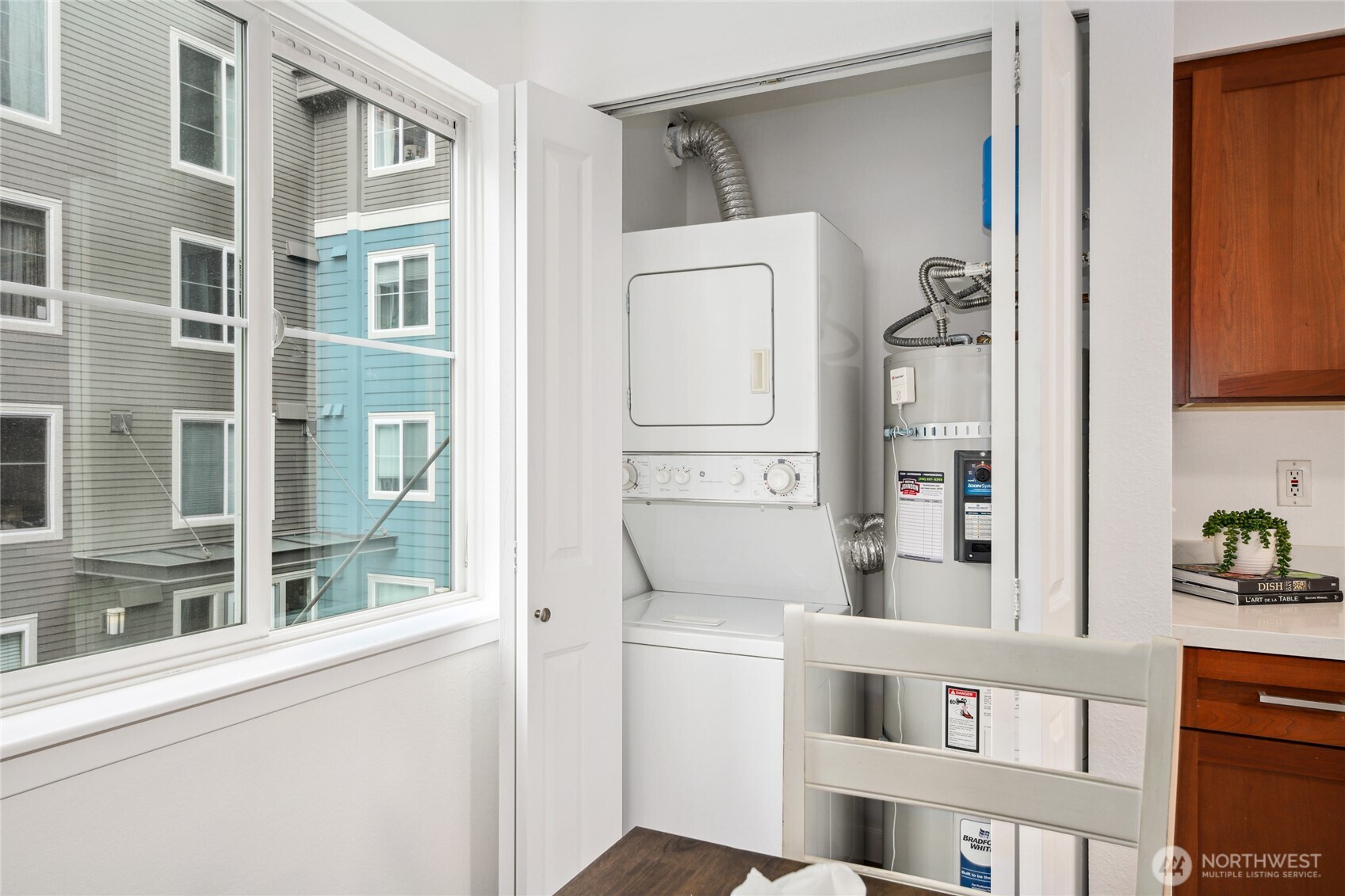 300 10th Avenue, Unit A202 Seattle, WA 98122 - Photo 10 of 15