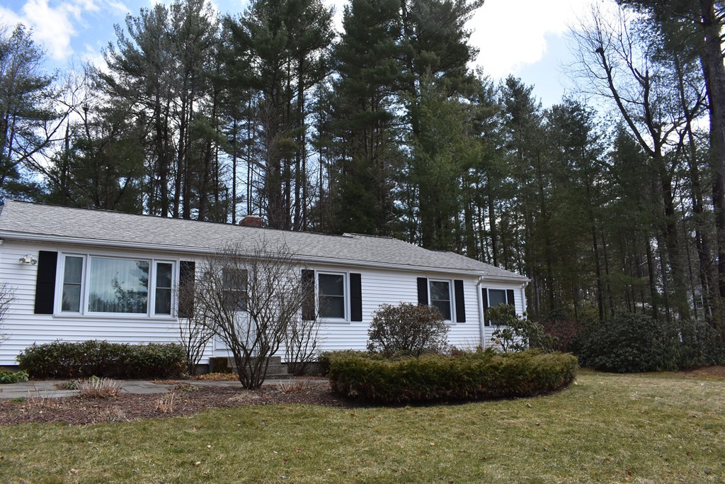 87 Logtown Road Amherst, MA 01002 - Photo 3 of 30 a front view of a house with garden