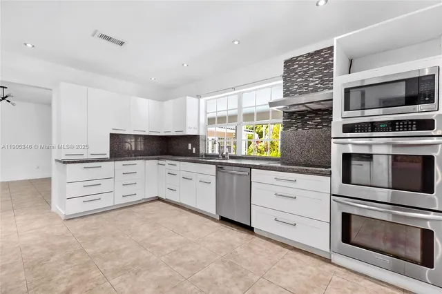 $1,480,000 | 13820 Southwest 82nd Avenue, Palmetto Bay, FL 33158