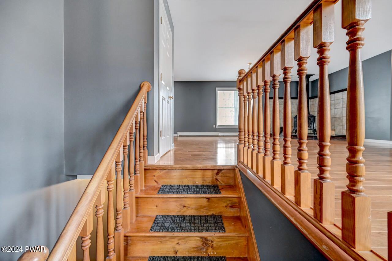 401 Maple Ridge Drive Hawley, PA 18428 - Photo 4 of 78