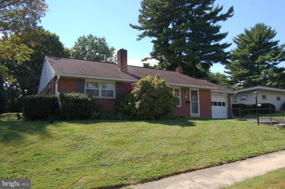 322 Gochnauer Avenue Lititz, PA 17543 - Photo 3 of 13 Gallery Image 3