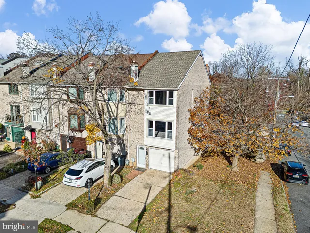 a view of house with yard
