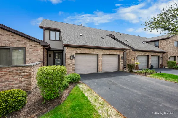 $350,000 | 1751 Pebble Beach Drive, Hoffman Estates, IL 60169