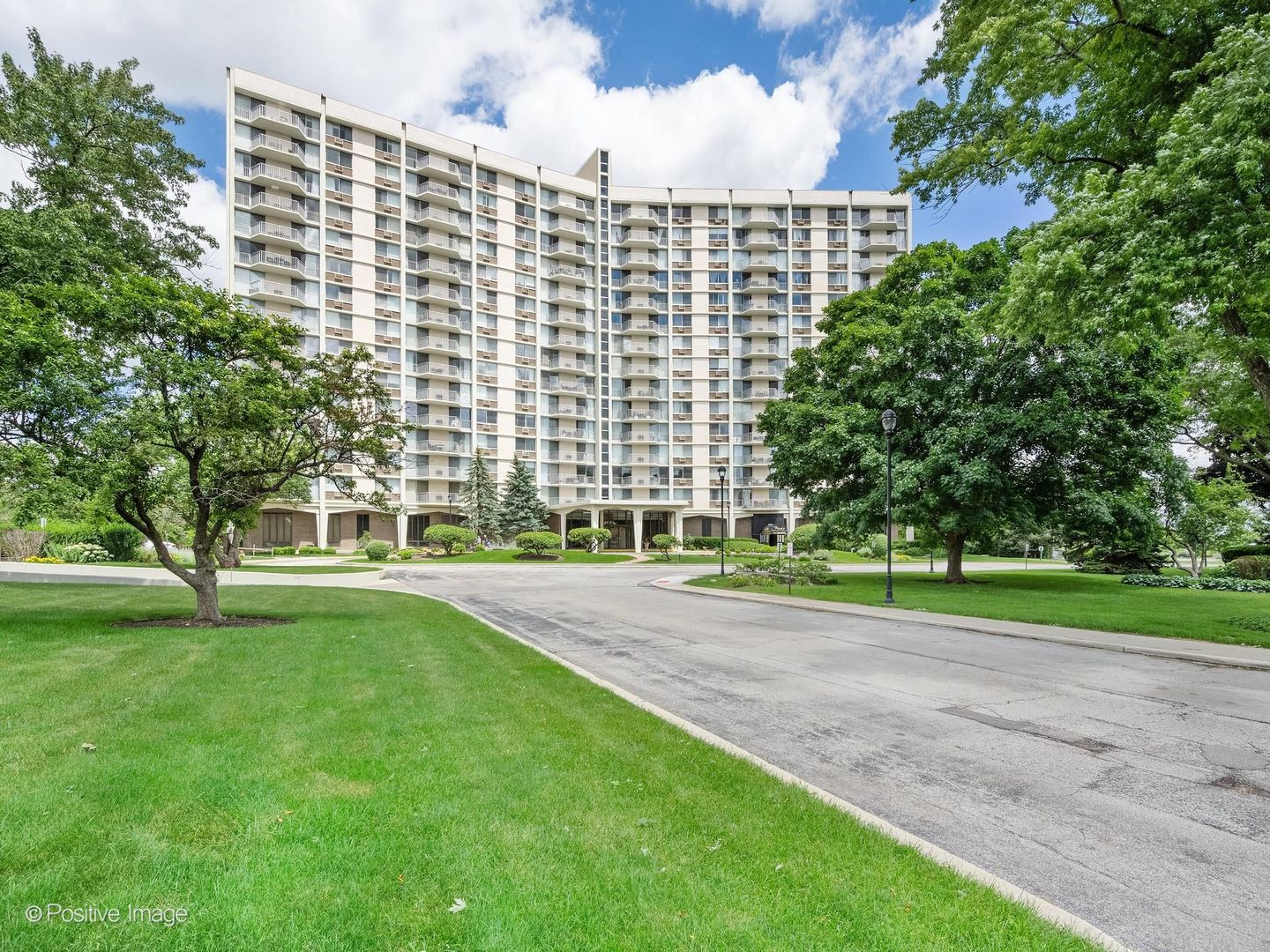40 North Tower Road, Unit 5A Oak Brook, IL 60523 - Photo 2 of 29