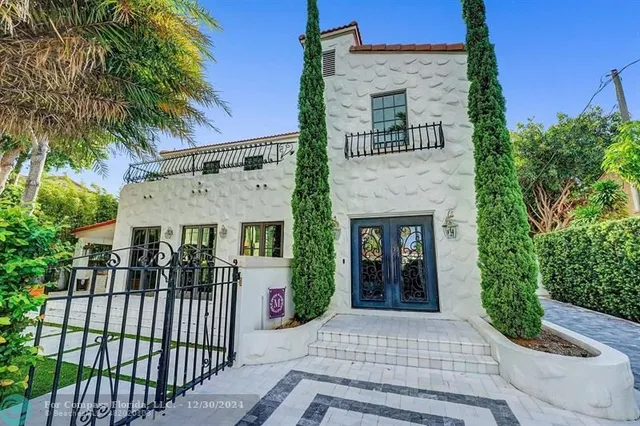 a view of entryway with stairs