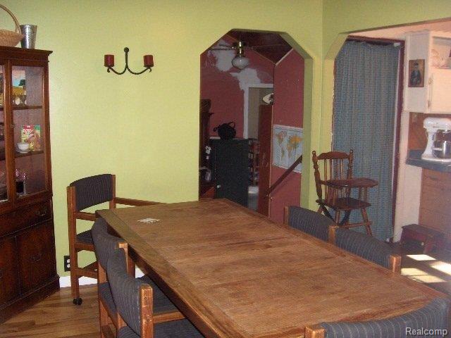12074 White Lake Road Fenton, MI 48430 - Photo 7 of 14 Kitchen Nook.jpg