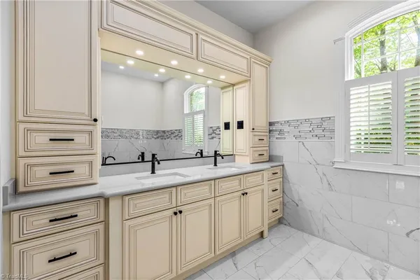 $1,250,000 | 537 Montclaire Drive, Mount Airy, NC 27030