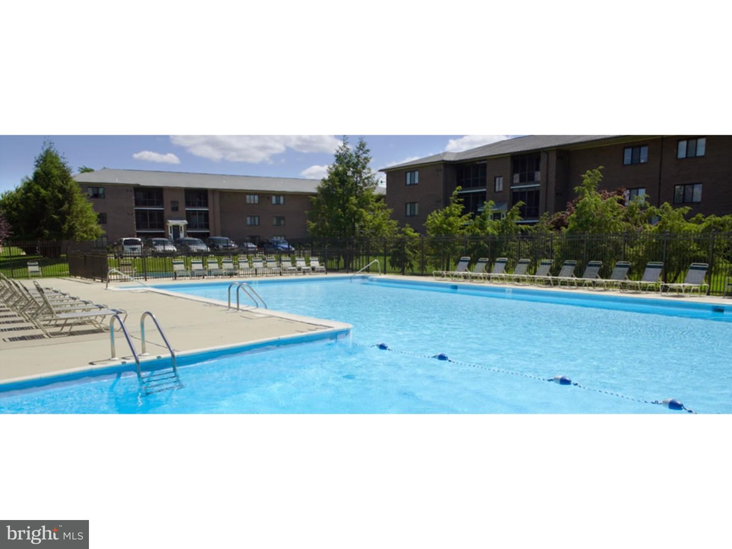 550-apt South Dupont Highway, Unit 8H New Castle, DE 19720 - Photo 3 of 8 Community Pool