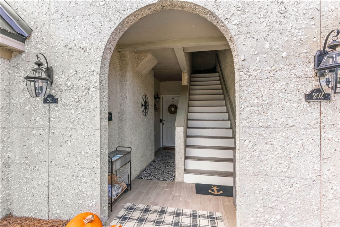 1035 Beach View Drive, Unit 201 St. Simons Island, GA 31522 - Photo 2 of 18 Covered entrance