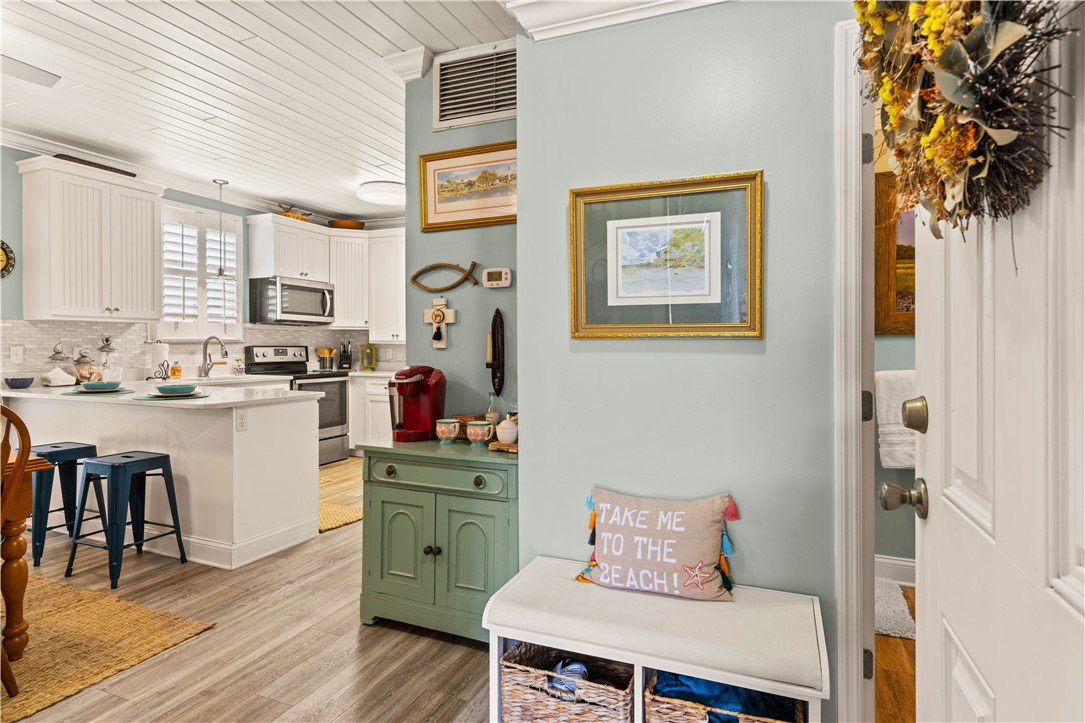 1035 Beach View Drive, Unit 201 St. Simons Island, GA 31522 - Photo 6 of 18 entrance